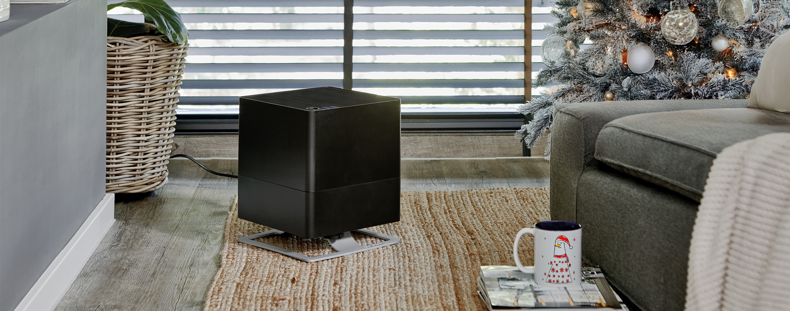 Stadler Form Oskar humidifier in a christmassy living room