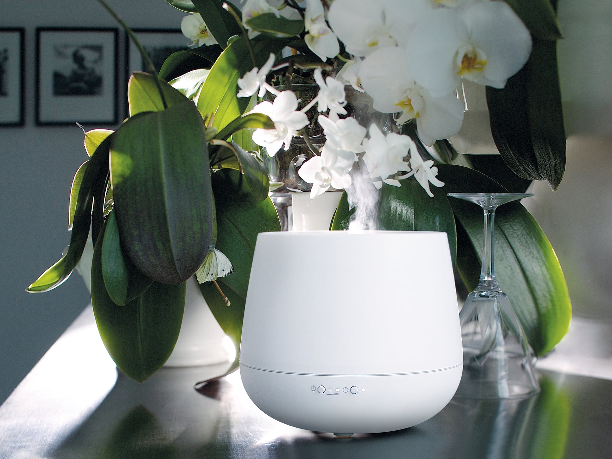 Stadler Form Julia aroma diffuser in white with flowers
