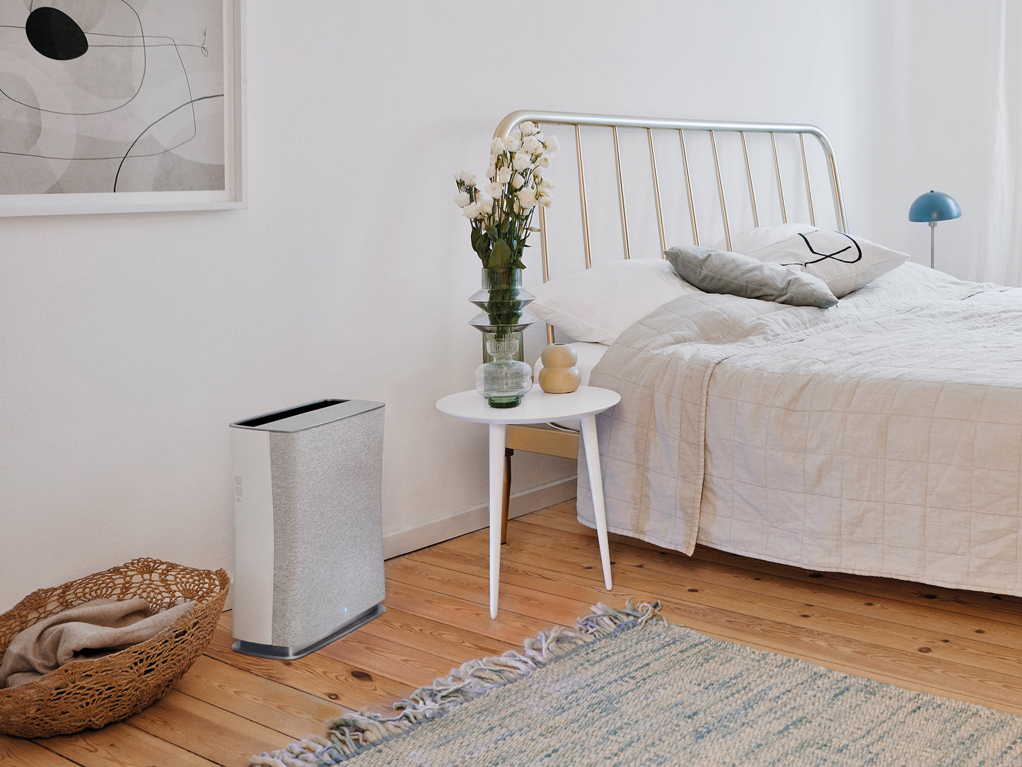 Stadler Form Roger little air purifier white in a bright bed room